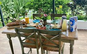 Gaestezimmer In Der Villa Zimmer